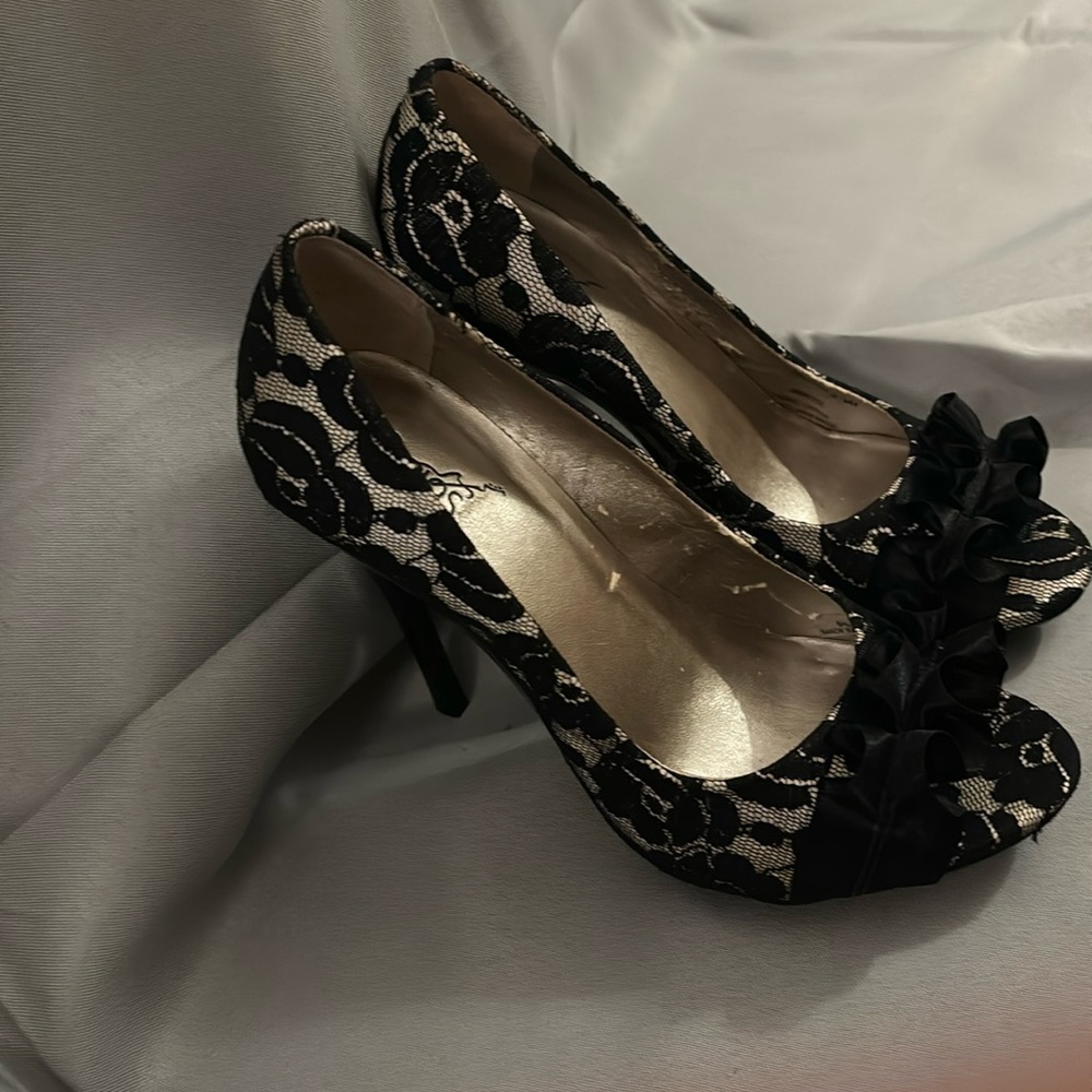 Carlos Santana Stilletos size 8.5 brand new